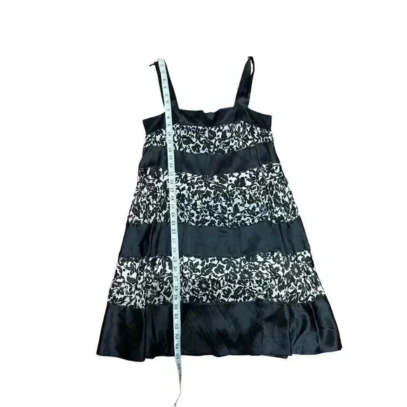 Diane von Furstenberg ABBY 100% Silk Tiered Dress Black White Patterned Size 6 - Picture 3 of 7